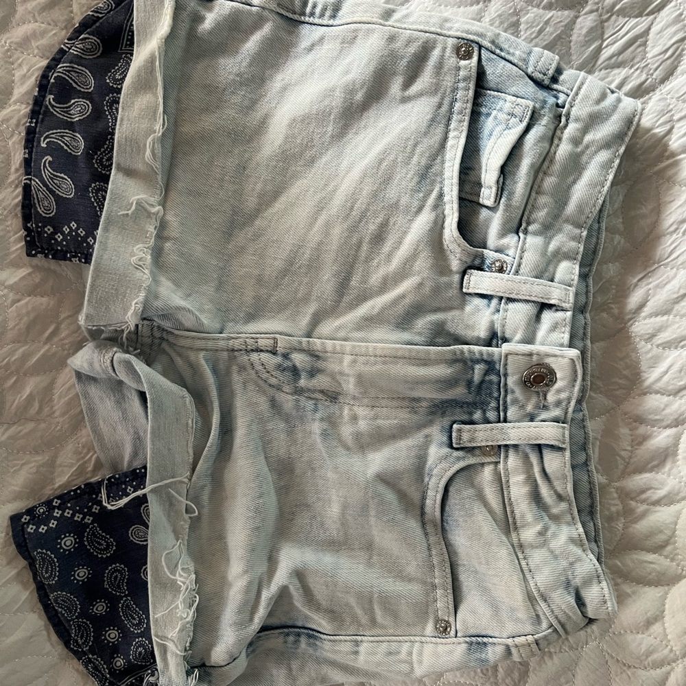 Old navy, shorts white wash with detailed pockets, size 0